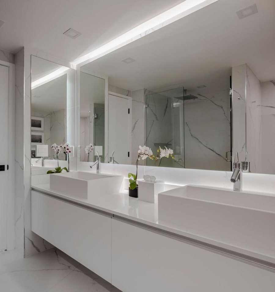 Residence 605 · Bath